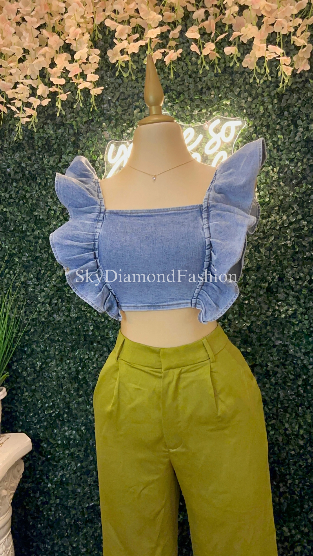 Outstanding denim top 🤩