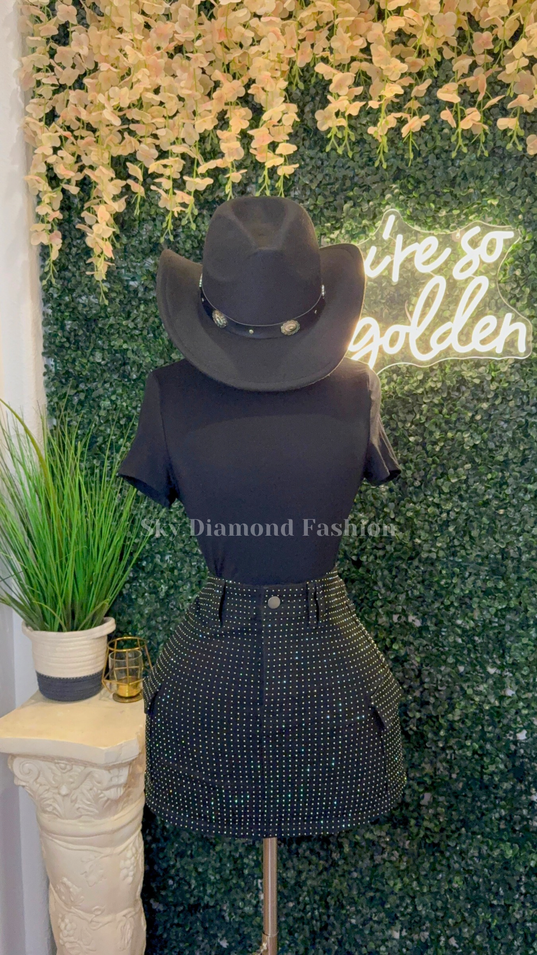 RESTOCK! Rhinestone black skirtš¤