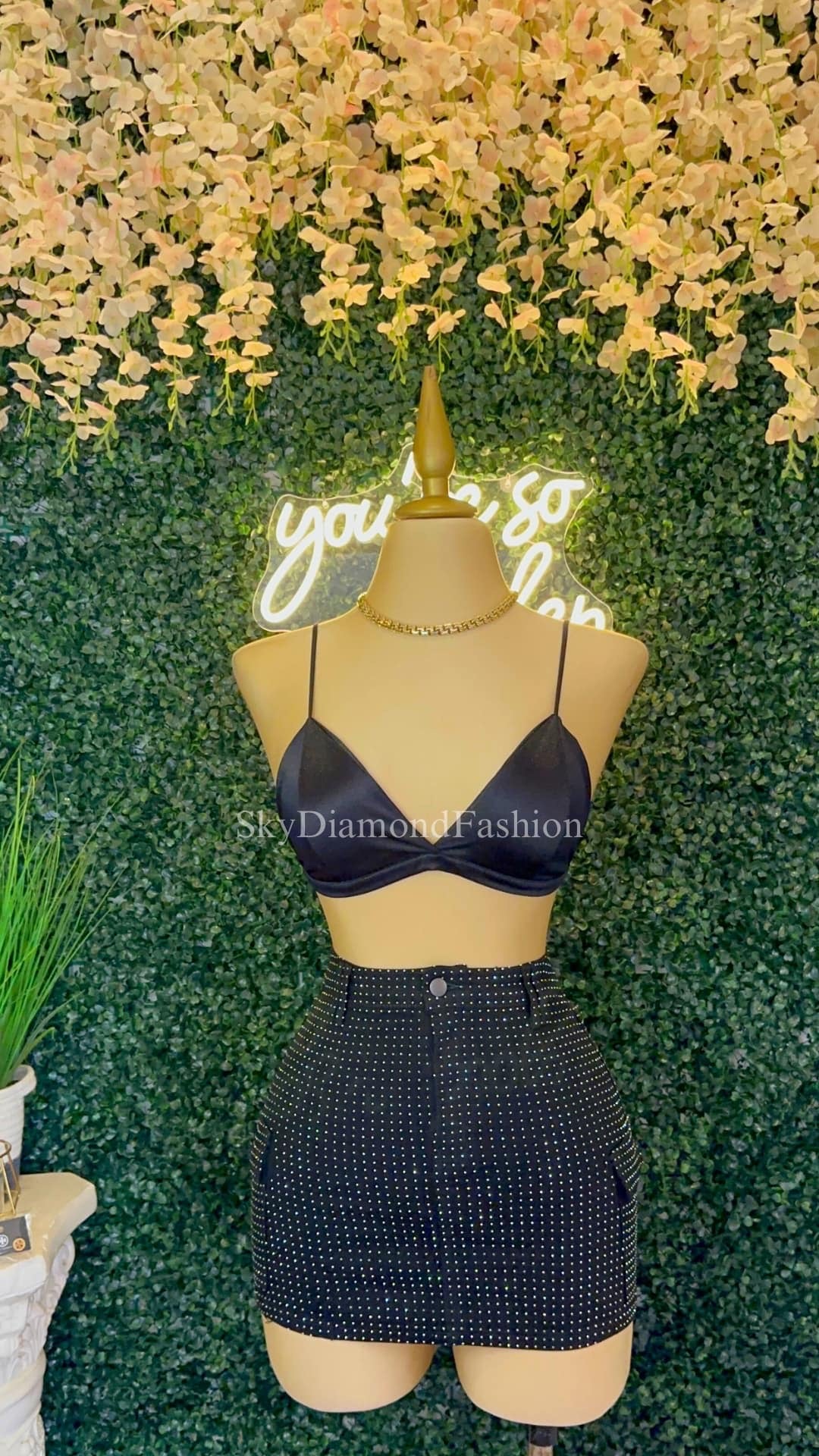 RESTOCK! Rhinestone black skirtš¤