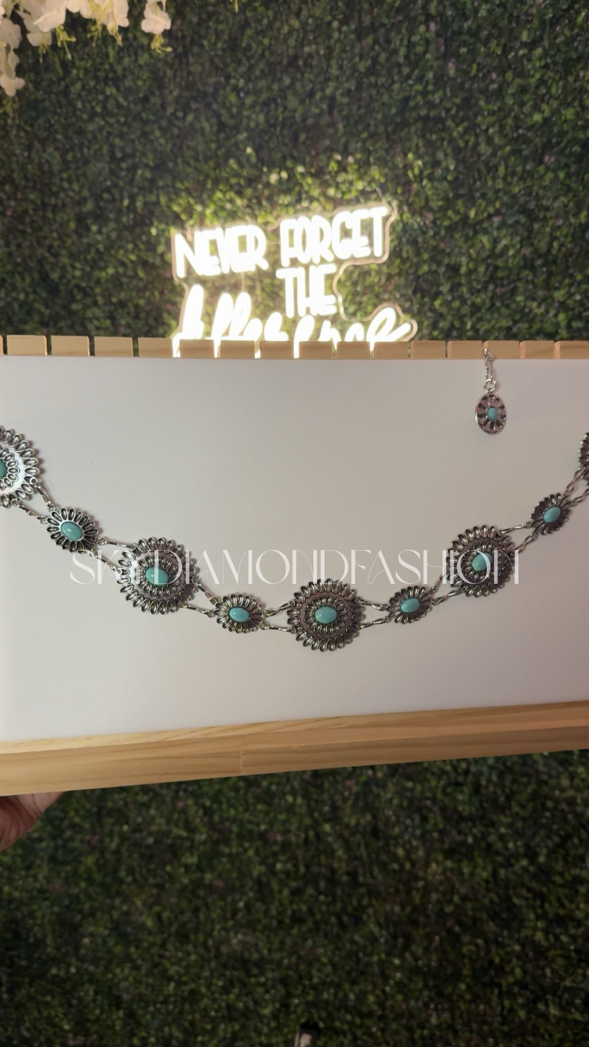 Turquoise chain belt sunflower