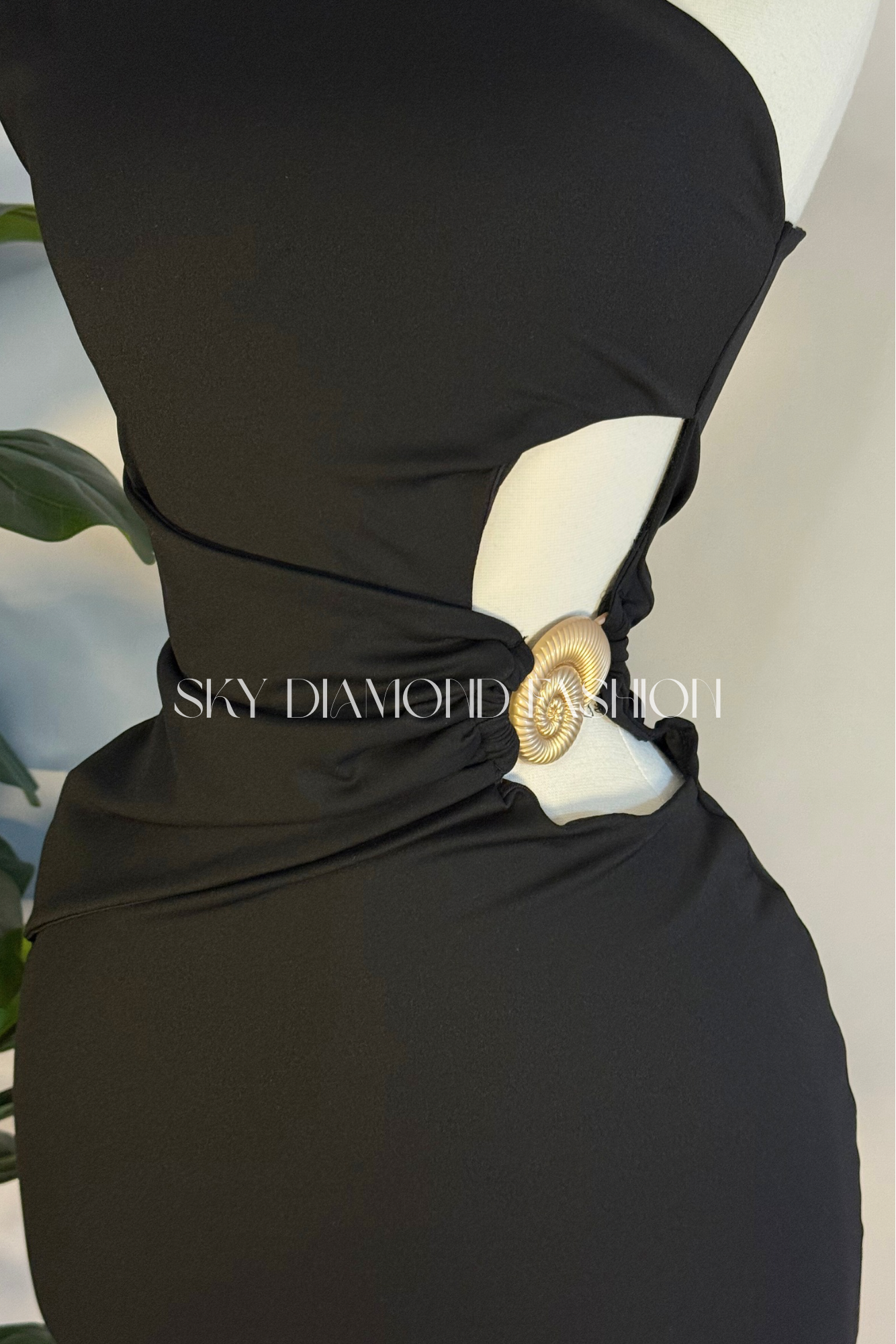 Black short shell dress