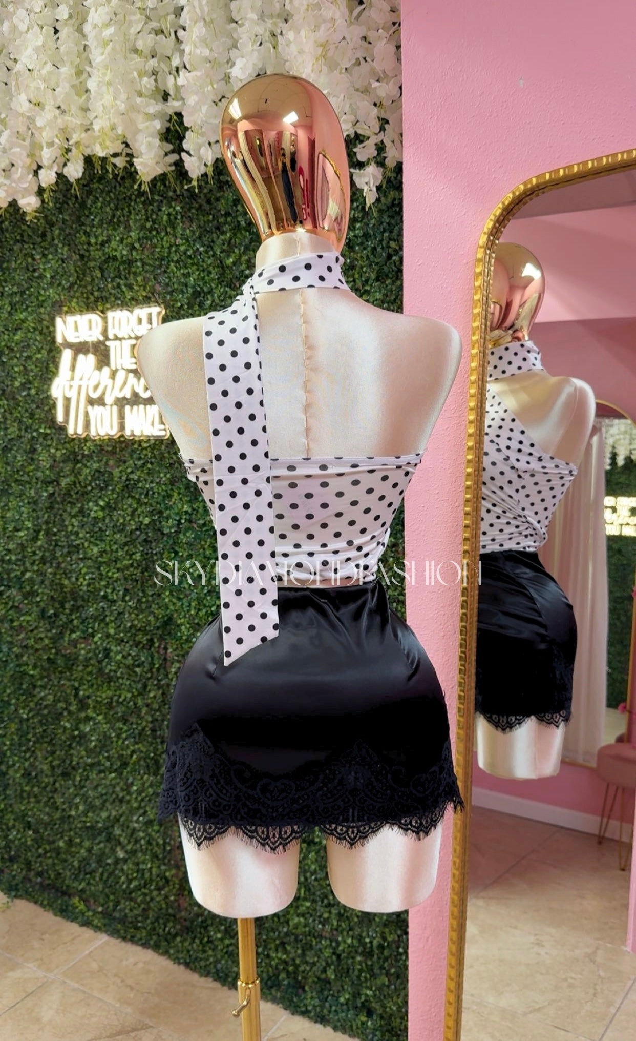Lace satin skirt