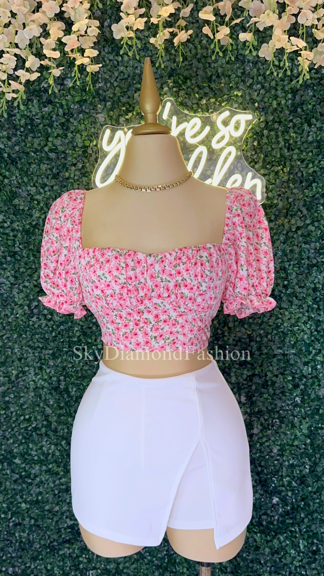 pink top
