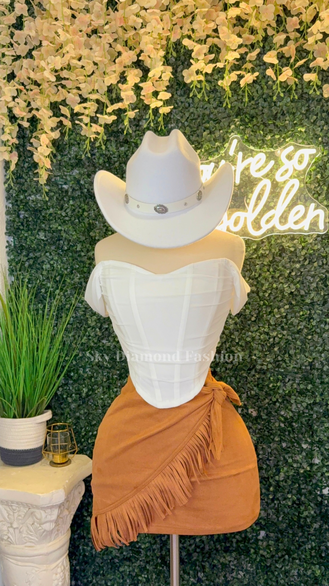 White corset 🤠