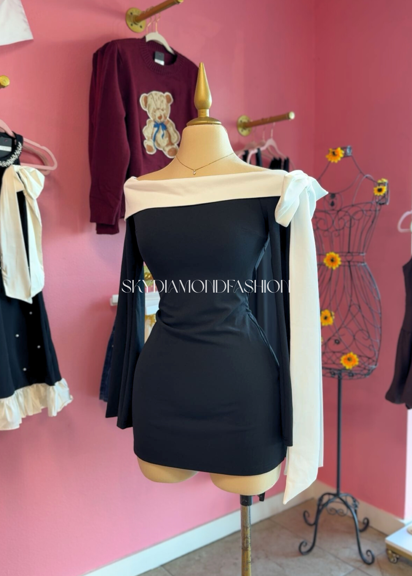Bow black/white dress