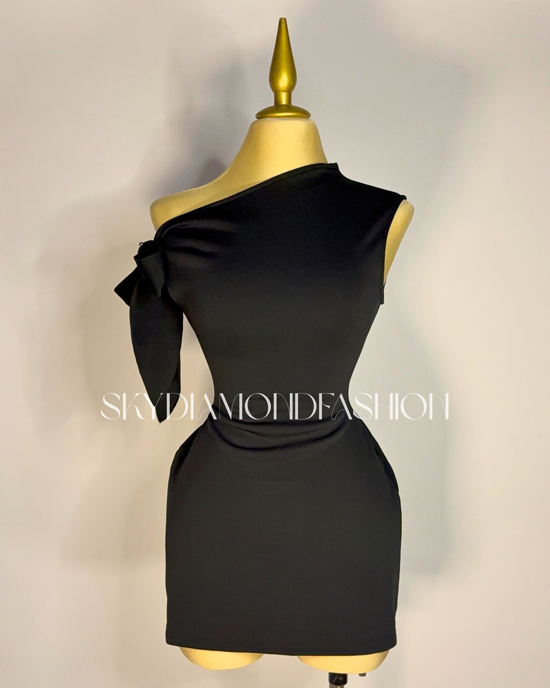 Black one side bow dress